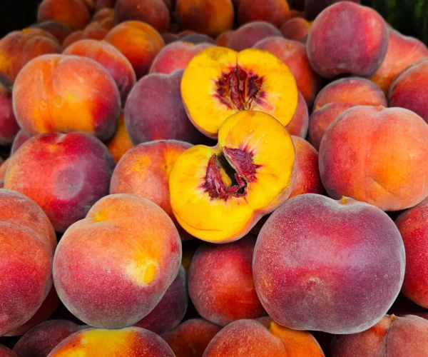 ripe-juicy-peaches-close-up-at-a-market-natural-f-2026-01-09-10-07-05-utc